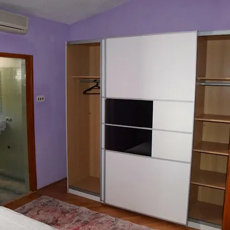 Apartment Linda 1 Baska Voda