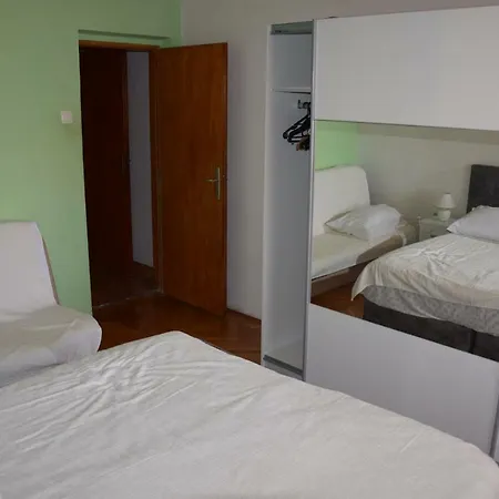 Apartment Linda 1 Baska Voda