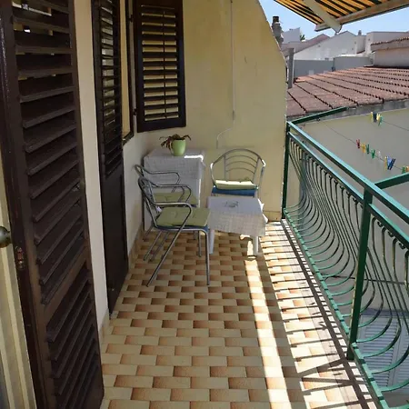 Apartment Linda 1 *